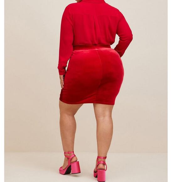 Torrid At The Knee Velvet Cinched Bodycon Skirt Jester Red 3X NWOT - Picture 2 of 10